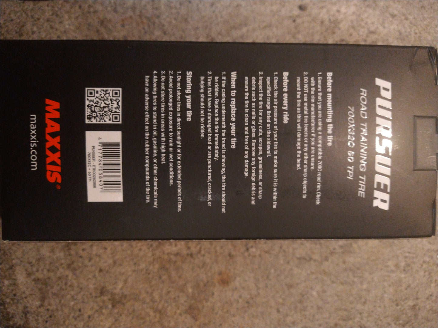 700 x 32 Maxxis Pursuer Folding Tire, Black
