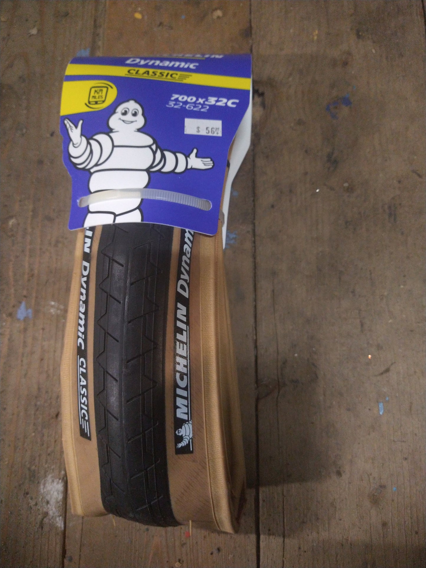 700 x 32 Michelin Dynamic Classic Tire, Folding tire,Tanwall