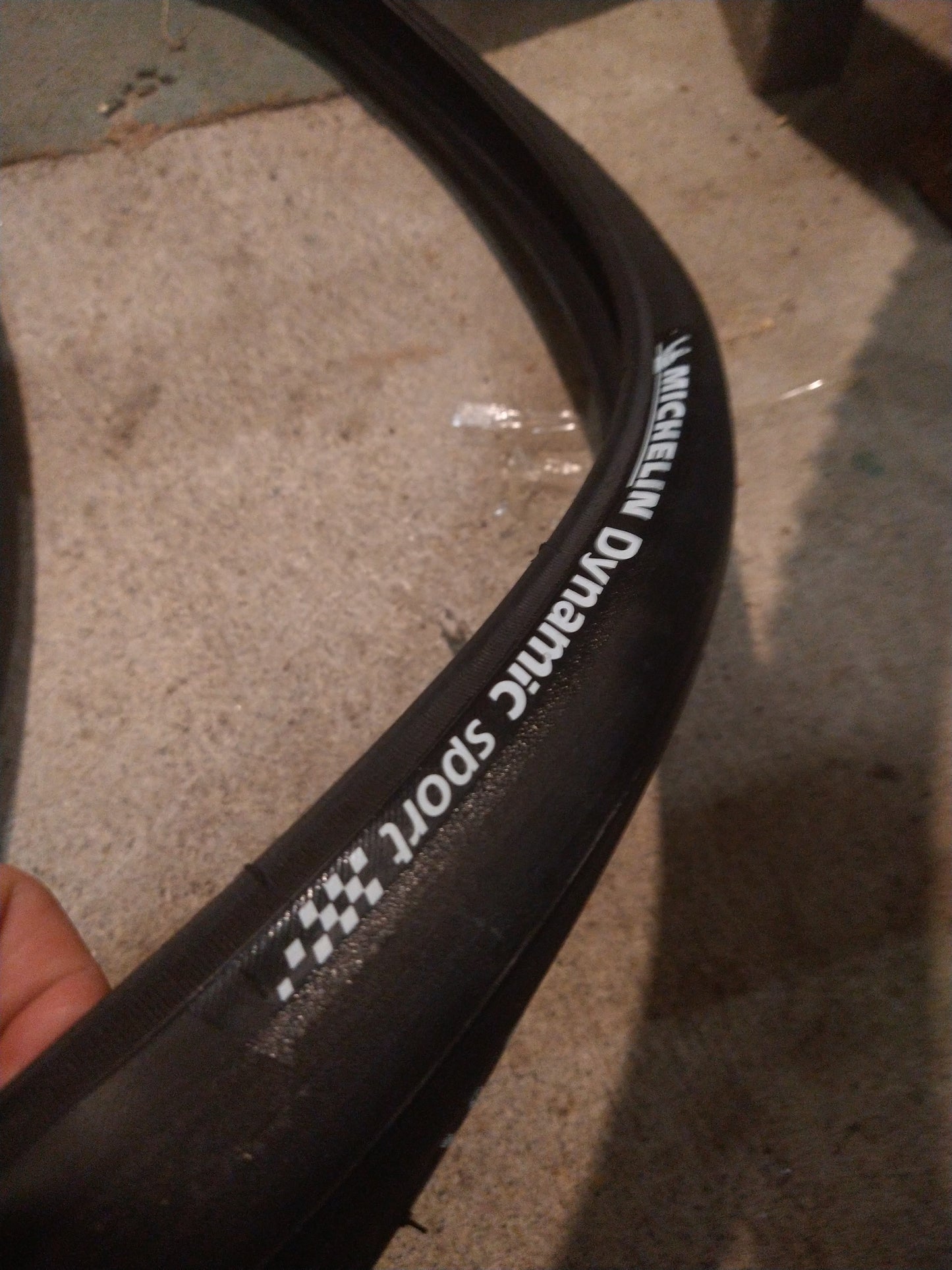 700 x 28 Michelin Dynamic Sport Road Tire, Wire, black