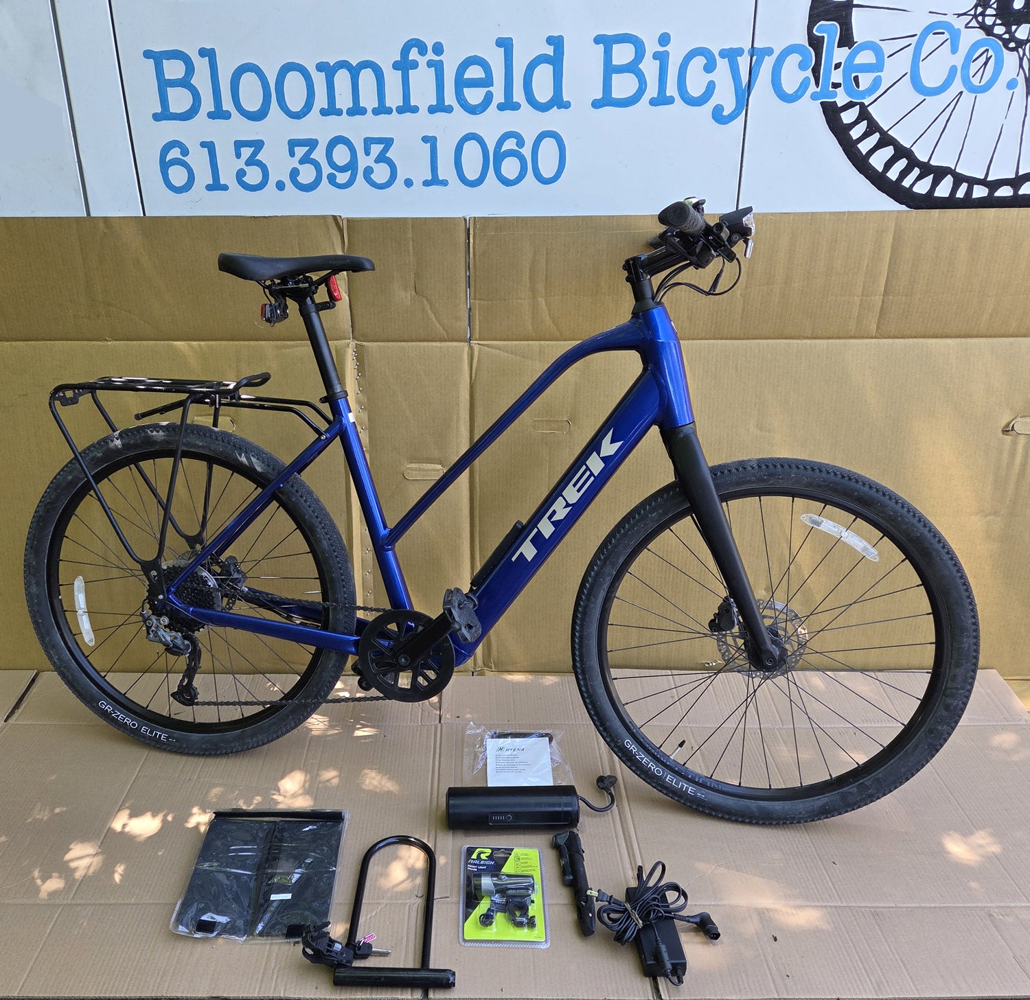 2024 Trek Dual Sport 2 ebike (Large) w/range extender + extras