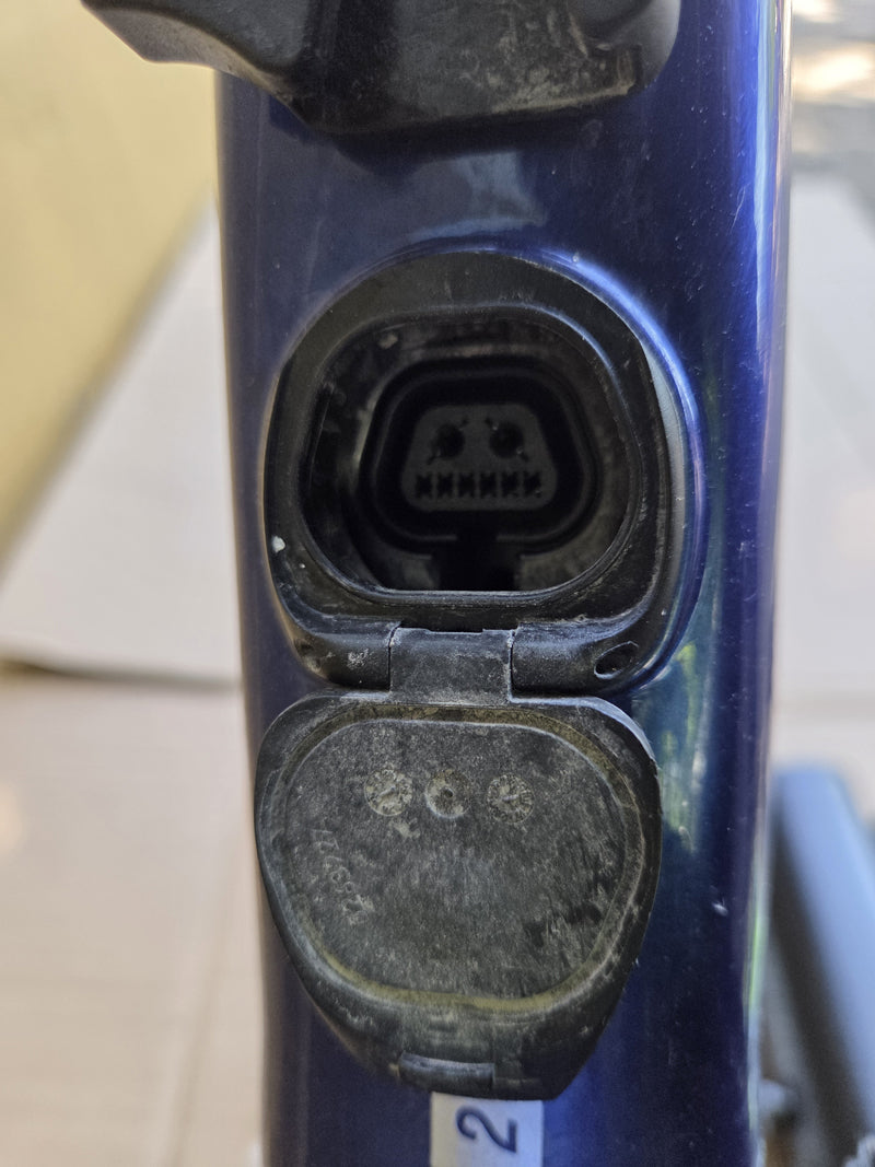 2024 Trek Dual Sport 2 ebike (Large) w/range extender + extras